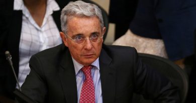 Álvaro Uribe en el Senado en Bogotá, Colombia. 3 de octubre de 2016. (John Vizcaino / Reuters)