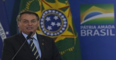 Bolsonaro reaparece en público irrespetando las medidas de aislamiento social y protección personal en Brasil