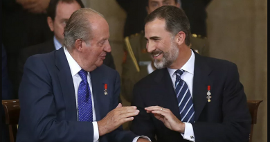 “Rey emérito” Juan Carlos I comunica a su hijo que abandona España en medio del peor escándalo por corrupción de la monarquía