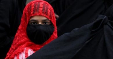 Según cifras oficiales, India reporta unos 2.500 casos y 45 fallecimientos por millón de habitantes, asociados a la Covid-19. | Foto: EFE
