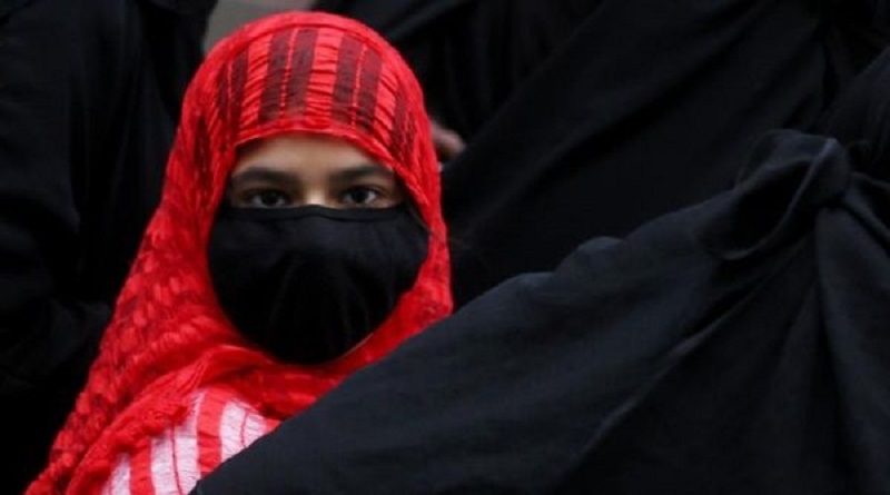 Según cifras oficiales, India reporta unos 2.500 casos y 45 fallecimientos por millón de habitantes, asociados a la Covid-19. | Foto: EFE