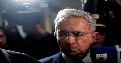 Corte Suprema ordena a Senado colombiano suspender de su cargo a Álvaro Uribe