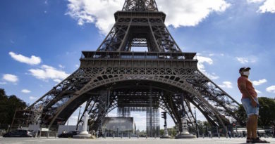 Reabren Torre Eiffel en París después de evacuación por amenaza de bomba