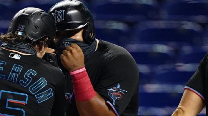 Jesús Aguilar se fue para la calle en la derrota de los Marlins ante los Filis