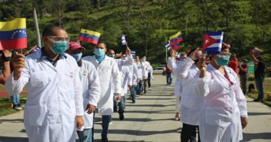 Arriban a Venezuela 150 médicos cubanos para incorporarse a la lucha contra la COVID-19