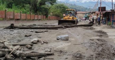 Desplegados funcionarios de PC y maquinaria para atender emergencia por lluvias en Campo Elías en Mérida