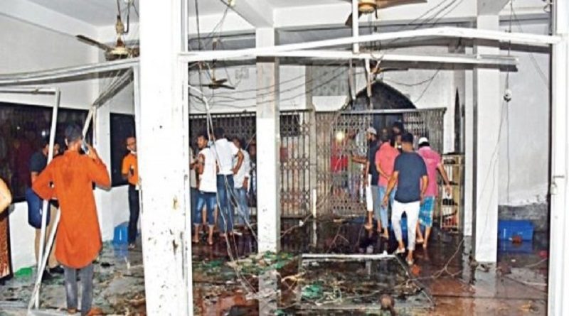 Al menos 12 personas fallecieron debido una explosión dentro de una mezquita en Bangladés