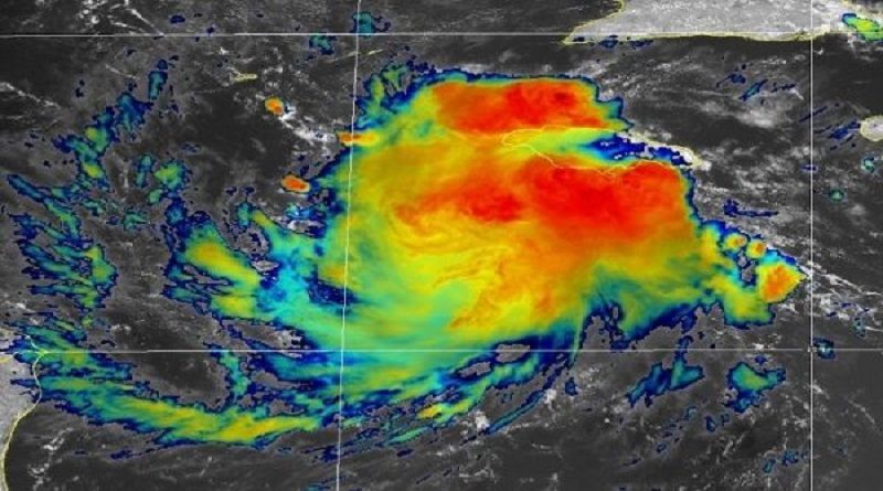 Tormenta tropical Nana sobre costas jamaiquinas alcanza vientos sostenidos de 85 kms/hora