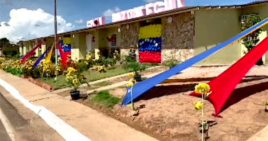 Entregan 83 viviendas bifamiliares en el urbanismo Victorias de Chávez en el estado Anzoátegui