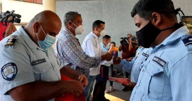 Banco Bicentenario otorgó tarjetas de débito a Cuerpos de Seguridad de La Guaira