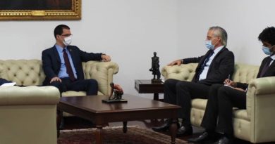 Canciller Arreaza dio a conocer Ley Antibloqueo al embajador del Reino Unido en Venezuela
