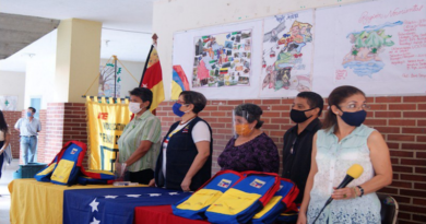 Gobierno Bolivariano entrega Bolsos Tricolor a estudiantes del estado Miranda