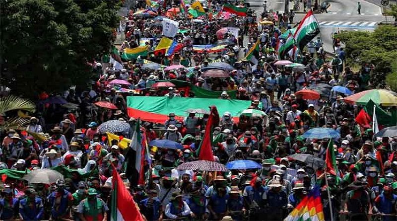 Miles de indígenas marchan este jueves para exigir cese a la violencia en Colombia