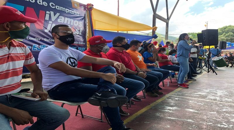 Juramentados 316 comandos cuatro por calle de Nueva Cúa en Miranda