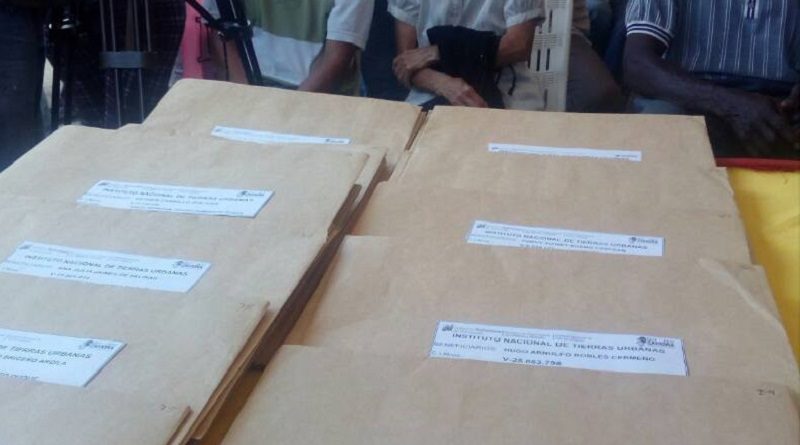 Entregan títulos de tierra urbana a 400 familias en el estado Barinas