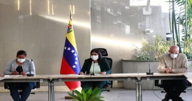 Ejecutivo Nacional debate Proyecto de Ley AntiBloqueo con comuneros de la Patria
