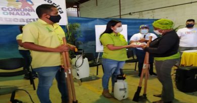 Entregan semillas a familias en el estado La Guaira como parte del Programa de Viviendas Productivas