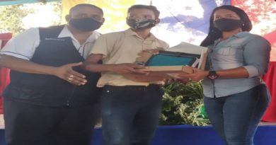 Gobierno Bolivariano entrega tabletas Canaima a estudiantes 4to. y 5to. año en el estado Guárico