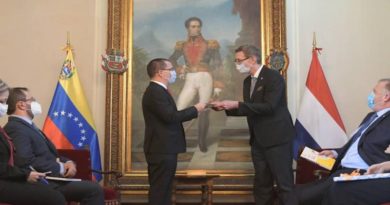 Canciller Arreaza recibe credenciales por parte del Jefe de Misión de la embajada del Reino de Países Bajos