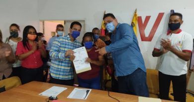 Miranda | Entregan títulos de propiedad a familias del urbanismo El Nogal en municipio Paz Castillo