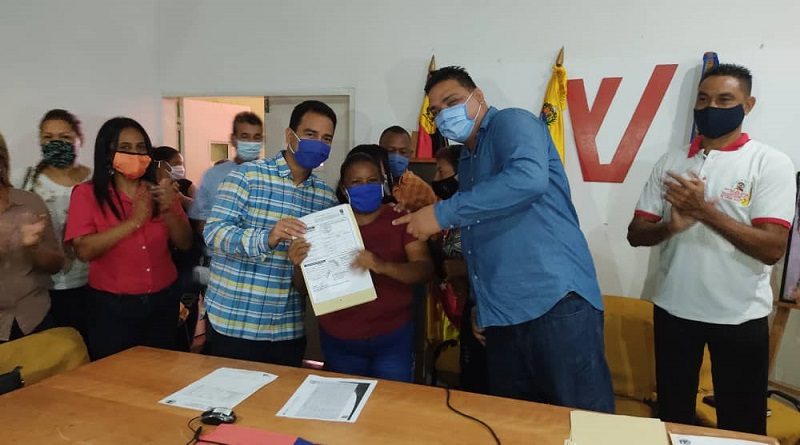 Miranda | Entregan títulos de propiedad a familias del urbanismo El Nogal en municipio Paz Castillo