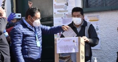 Bolivia | candidato presidencial del MAS Luis Arce ejerció su derecho al voto
