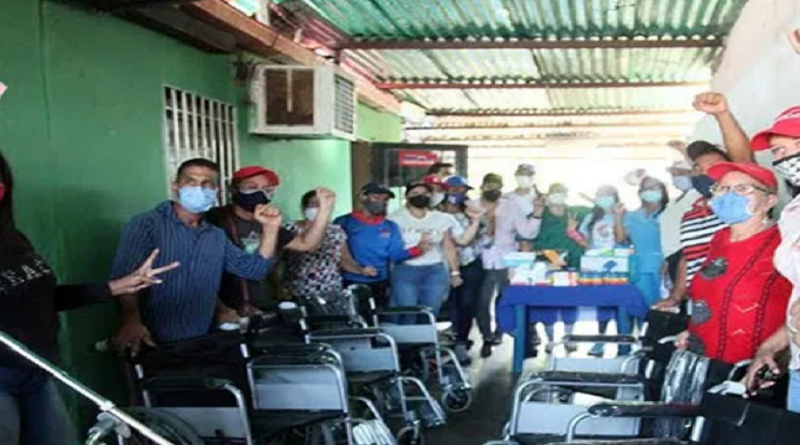 Gobierno Bolivariano entrega ayudas médicas a habitantes de Las Margaritas en Maturín