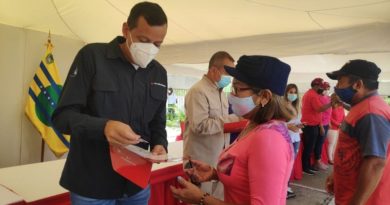 Adultos mayores del estado Bolívar recibieron sus tarjetas de débito del Banco Bicentenario