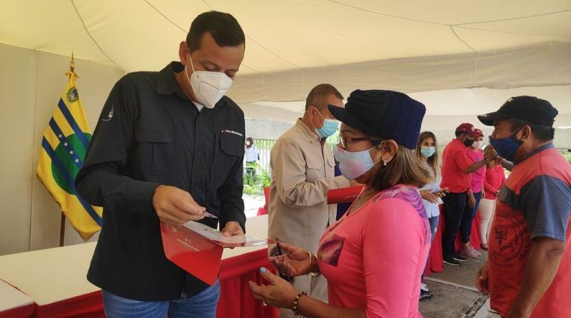 Adultos mayores del estado Bolívar recibieron sus tarjetas de débito del Banco Bicentenario