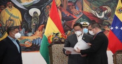Canciller Arreaza entrega al presidente de Bolivia Luis Arce emotiva carta del Jefe de Estado venezolano