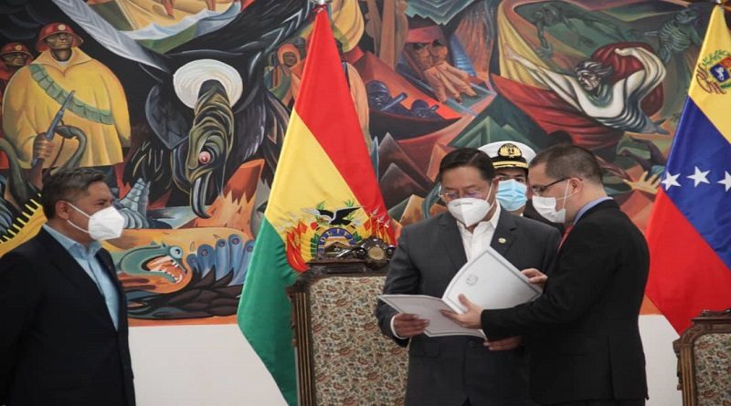 Canciller Arreaza entrega al presidente de Bolivia Luis Arce emotiva carta del Jefe de Estado venezolano