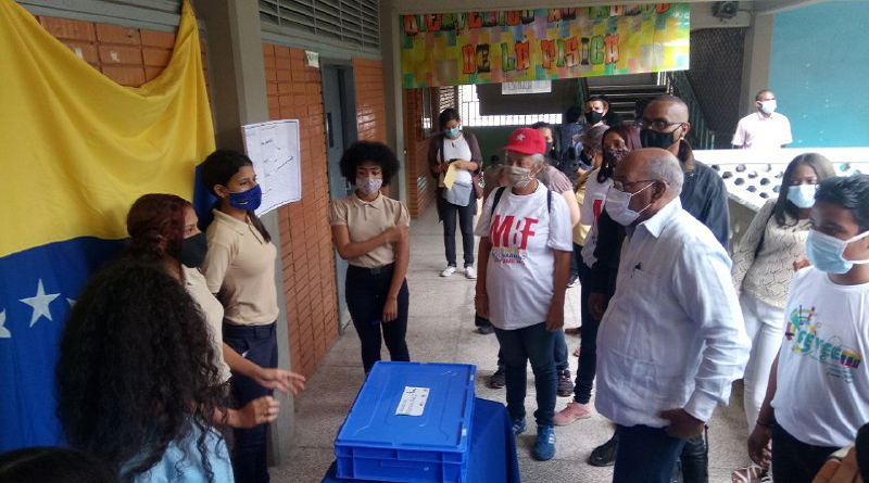 Entregan dotación de equipos Canaima e inauguran comedor en la UEN José Avalos en la parroquia El Valle de Caracas