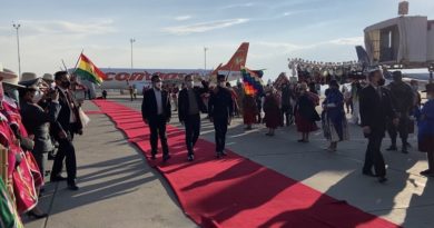 Canciller Arreaza arriba a Bolivia para asistir a la toma de posesión del presidente boliviano Luis Arce
