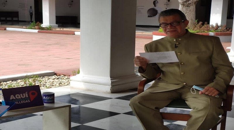 Earle Herrera revela que para su labor de parlamentario utiliza su condición periodística