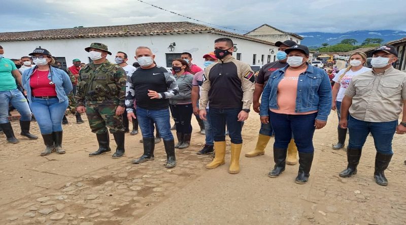 Gobierno Bolivariano atiende con la entrega de alimentos y gas doméstico a familias afectadas por lluvias en Táchira