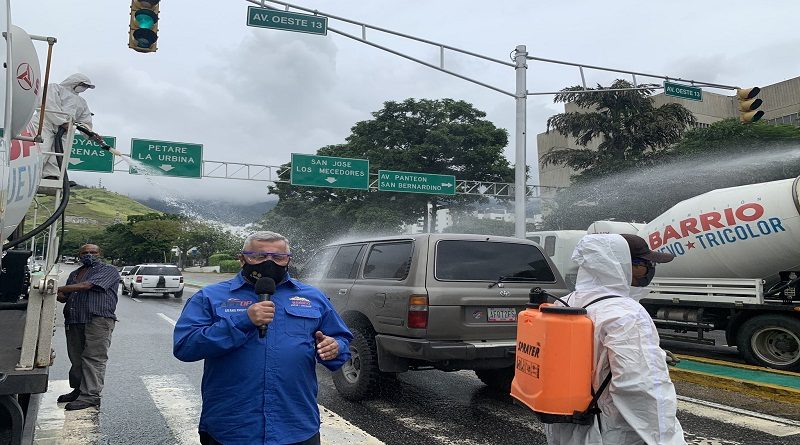 Realizan jornada de limpieza y desinfección en punto y círculo del Panteón Nacional en Caracas