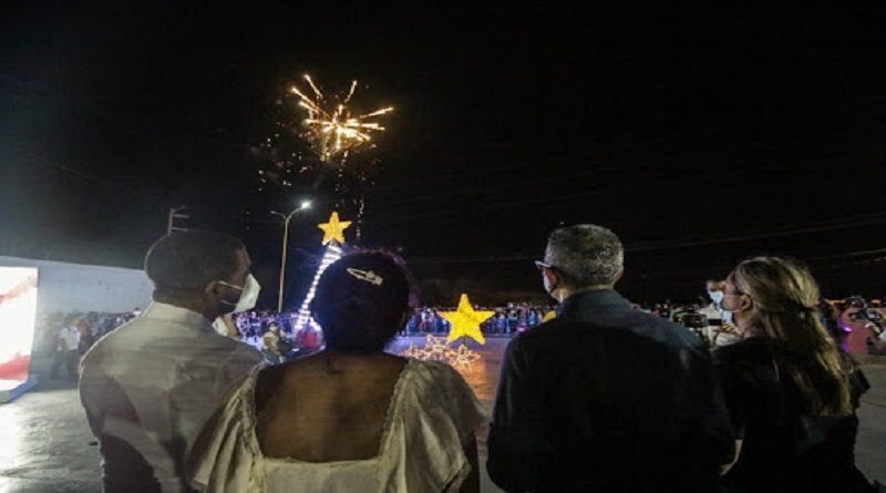 Alcaldía de Maracaibo realizó el encendido navideño en la plaza Salvador Allende