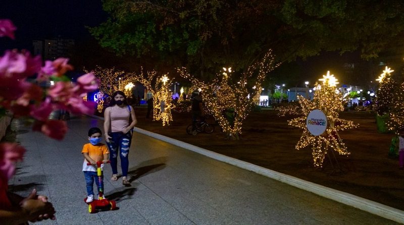 Realizan encendido navideño en plazas del estado Zulia