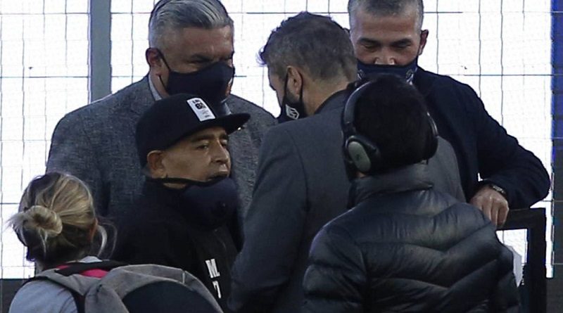 Hospitalizan por precaución a Armando Maradona para chequeos médicos en Buenos Aires