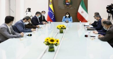 Vicepresidenta Delcy Rodríguez recibe a delegación iraní, veedores en las elecciones parlamentarias del 6D