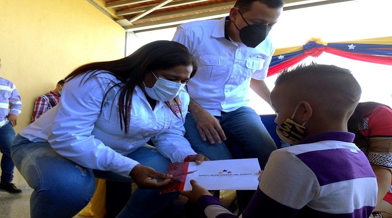 MinComunas entregó 15 millardos de Bolívares en microcréditos productivos para emprendedores de “Ciudad Chávez” en Carabobo