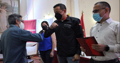 Artesanos y artesanas reciben microcréditos para el impulso de emprendimientos productivos en Venezuela