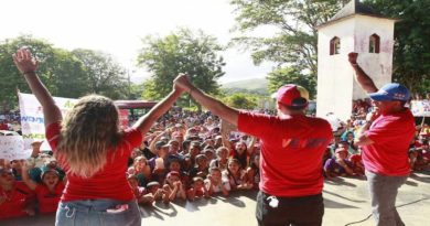 Abanderados de Sucre cierran campaña electoral en Santa Cruz y Santa María con gran movilización junto al pueblo revolucionario