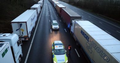 Francia reabre frontera con Reino Unido en medio de tensiones