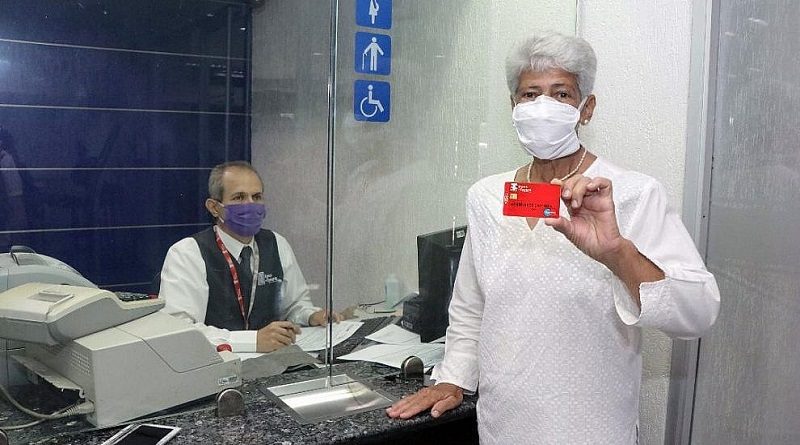 Banco del Tesoro realiza operativo especial para entrega de tarjetas de débito a pensionados del IVSS