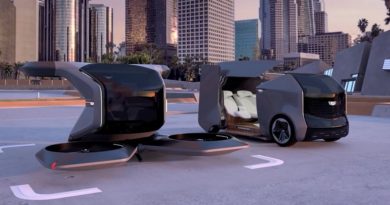 General Motors presenta un Cadillac volador que puede aterrizar en techos y viajar a 90 km/h. El concepto del vehículo volante VTOL, a la izquierda, con otro concepto de General Motors. (GM/Handout / Reuters)