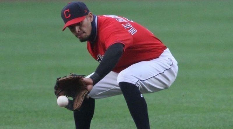 César Hernández renovó con los Indios de Cleveland