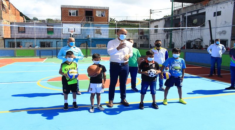 Gobierno Bolivariano inaugura cancha deportiva y preescolar Simoncito en Guarenas 