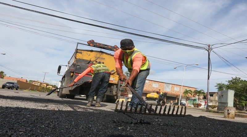 Gobierno Bolivariano coloca 142 toneladas de asfalto en comunidad Valle Fresco en Aragua