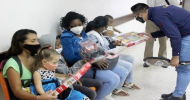 Pacientes del HCU de Caracas recibieron juguetes este Día de Reyes Magos